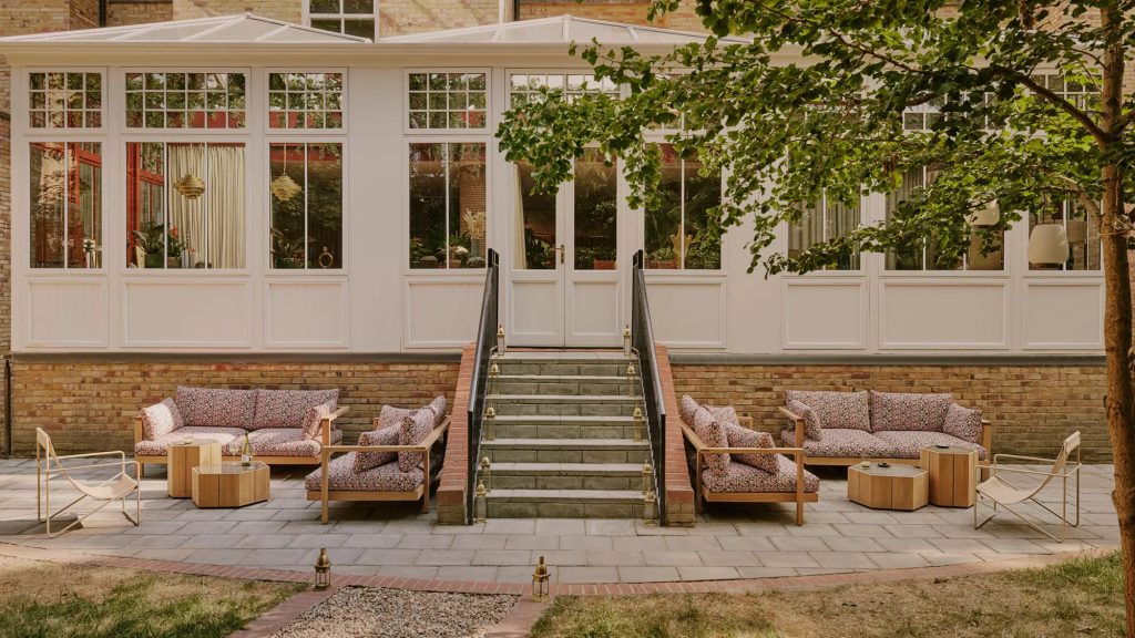 The garden in Ember Locke