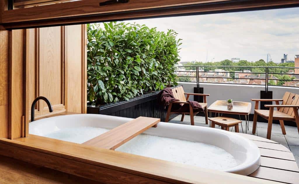Bathtub terraced room in The Standard Hotel London